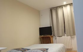 Chambre équipée